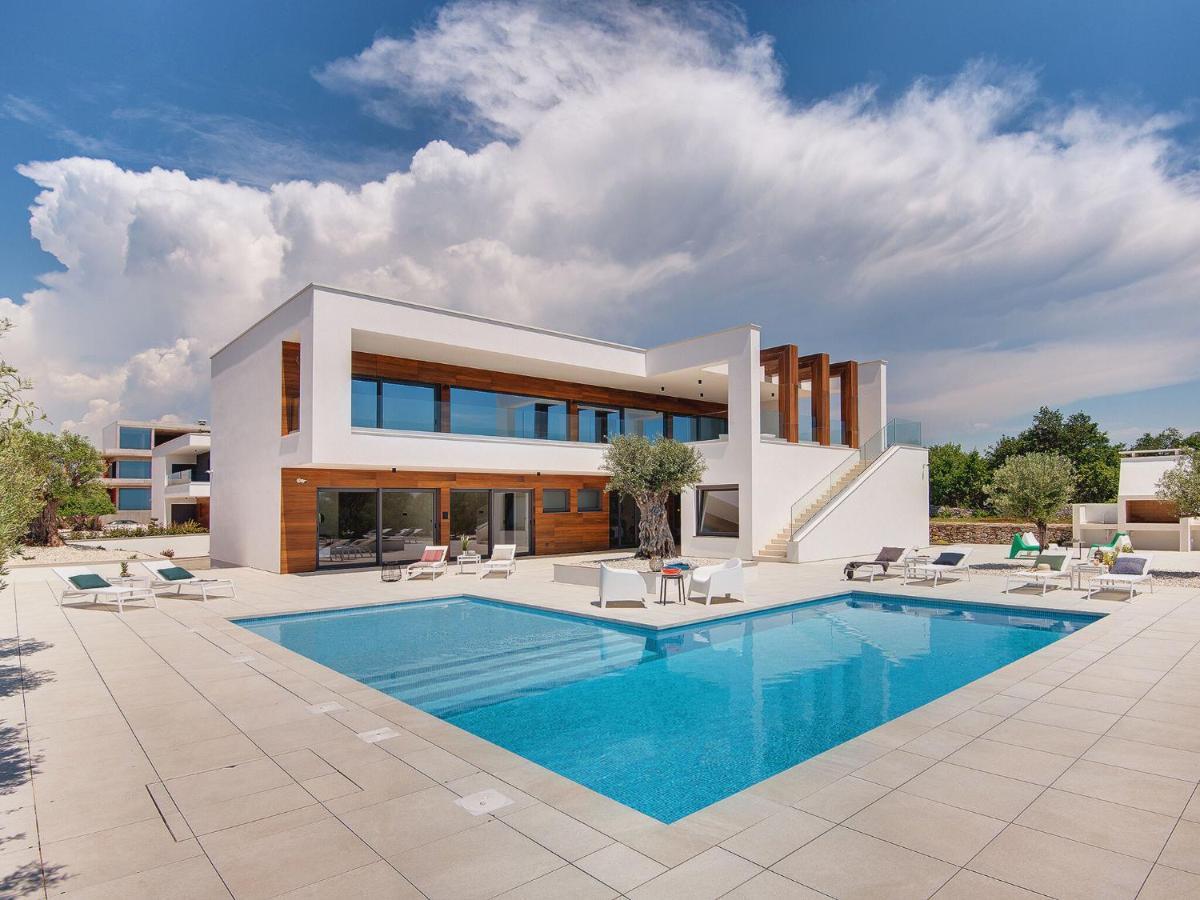 Swanky Villa In Vodnjan With Private Garden Exterior photo